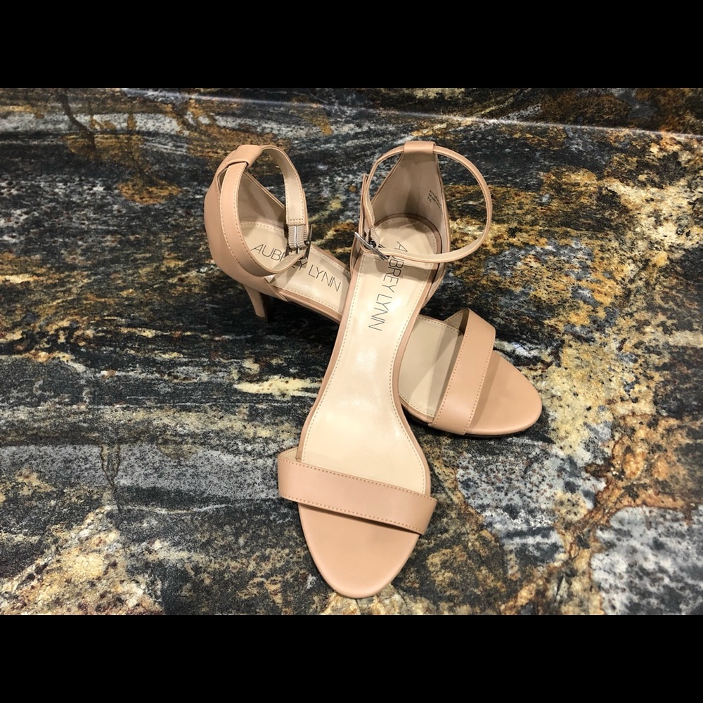 Aubrey Lynn sandals, tan, Sz 7.5